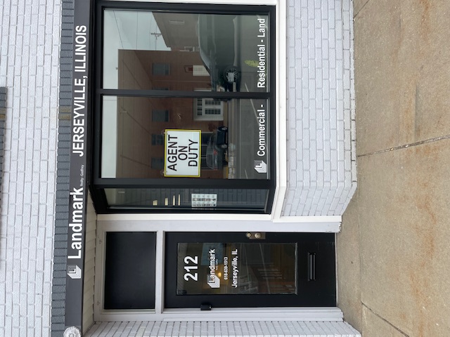 Landmark Jerseyville office 002